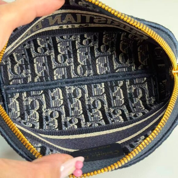 Dior Oblique Cosmetic Bag with Iconic Logo Design Paris Fashion Accessory - Picture 7 of 7